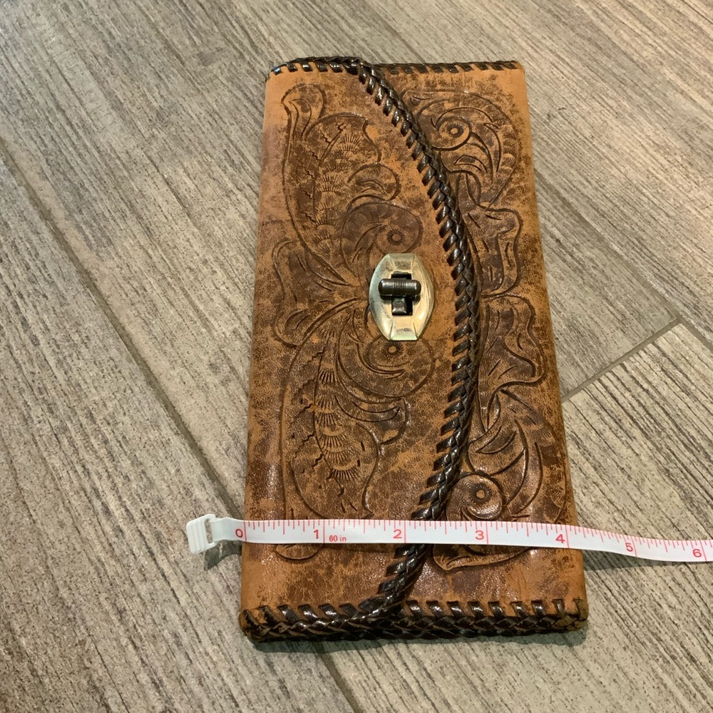 VINTAGE hand-tooled leather wallet - Picture 9 of 11